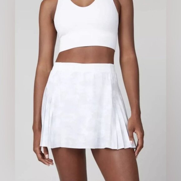 SPANX Pants - NWT Spanx Women’s Get Moving Pleated Skort Skirt Shorts White Camo 50273R SMALL